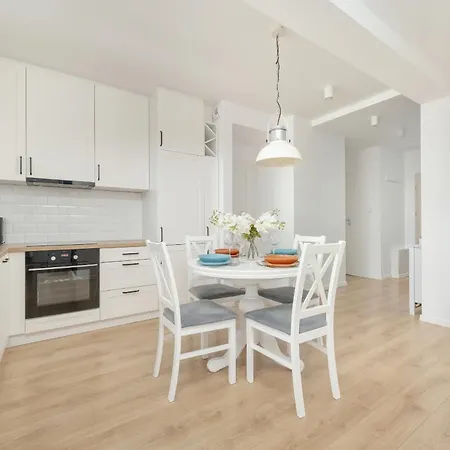 Lejlighed With 2 Bedrooms & Balcony And Free Garage By Renters *