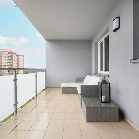 With 2 Bedrooms & Balcony And Free Garage By Renters * Wrocław