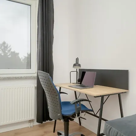 With 2 Bedrooms & Balcony And Free Garage By Renters 아파트 *