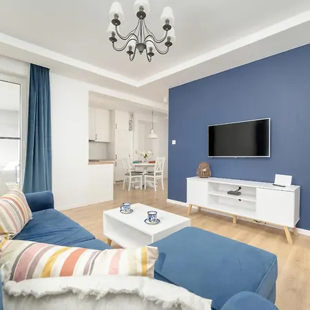 With 2 Bedrooms & Balcony And Free Garage By Renters 아파트