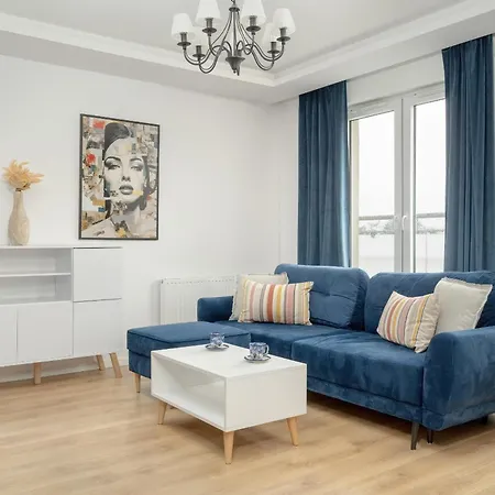With 2 Bedrooms & Balcony And Free Garage By Renters 브로츠와프