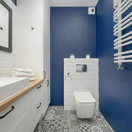 アパート With 2 Bedrooms & Balcony And Free Garage By Renters ヴロツワフ