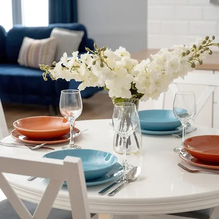 아파트 With 2 Bedrooms & Balcony And Free Garage By Renters 브로츠와프